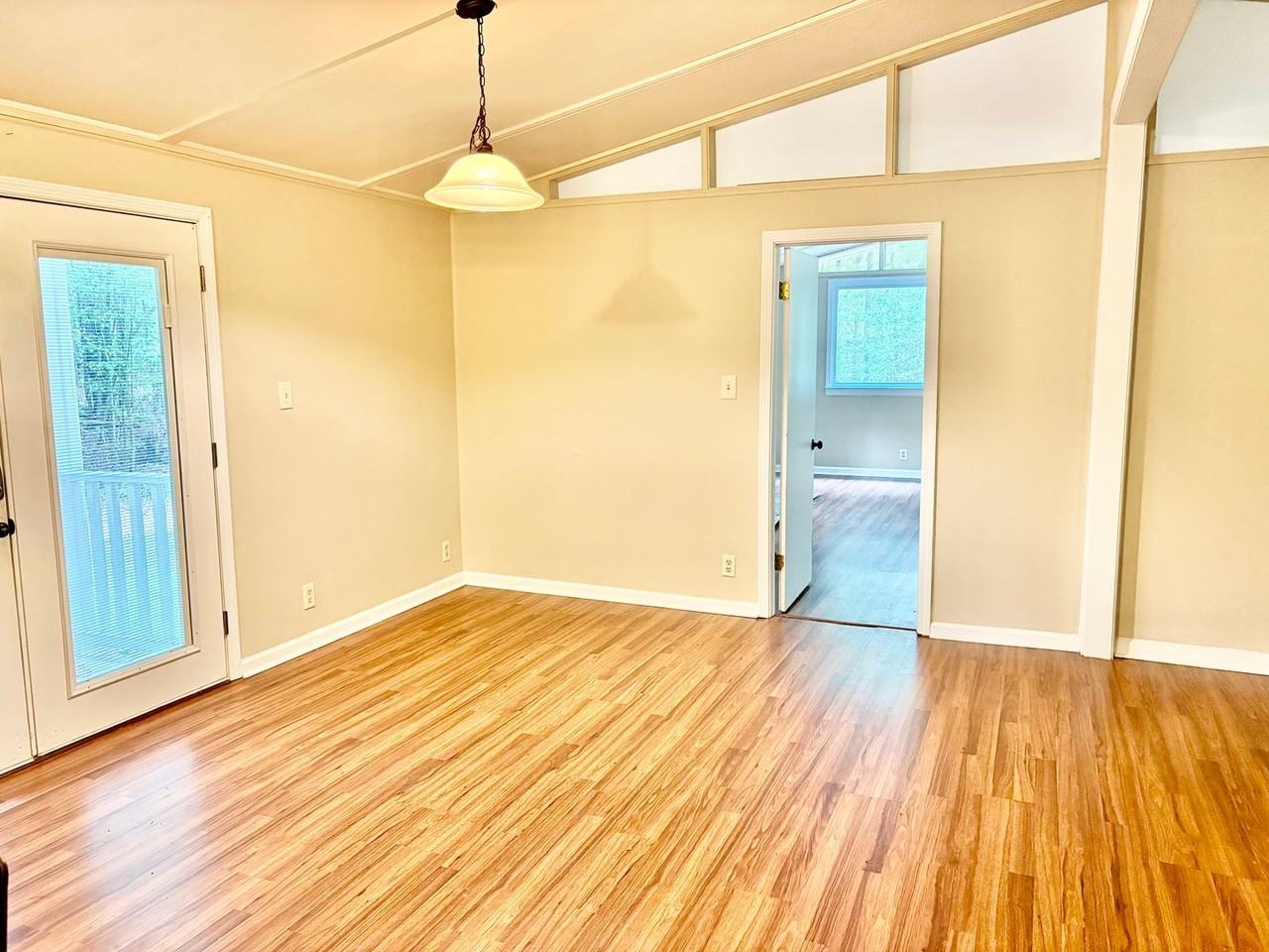 435 Sherwood Road - Photo 5 of 34