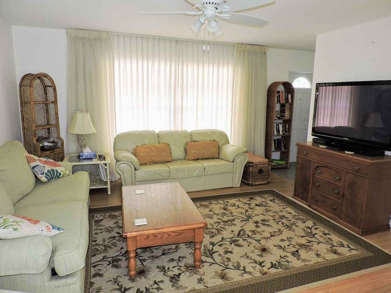 221 Malvern Dr - Photo 2 of 10