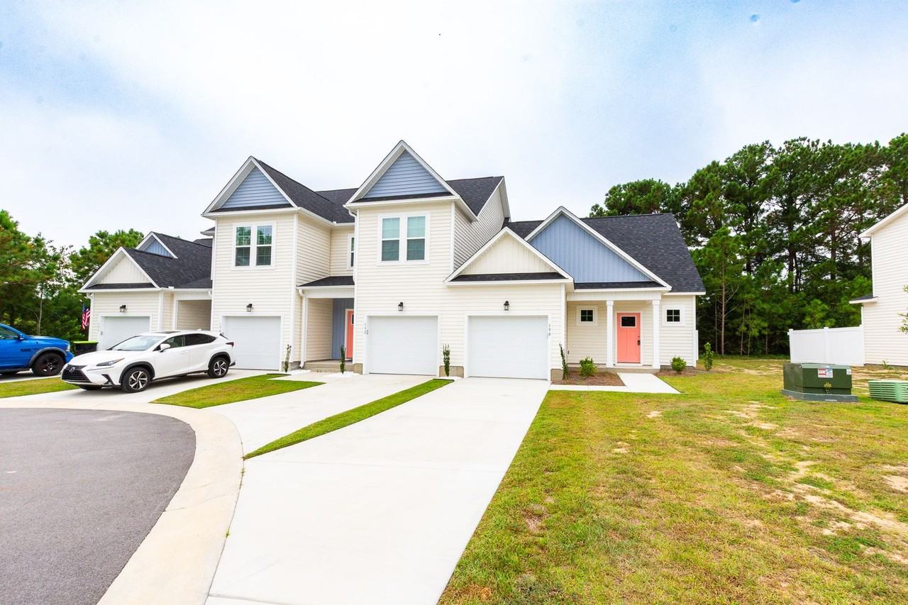 190 Coastline Cir - Photo 2 of 37