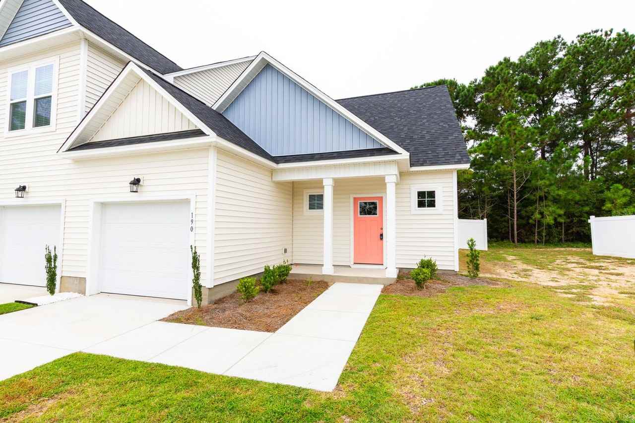 190 Coastline Cir - Photo 3 of 37