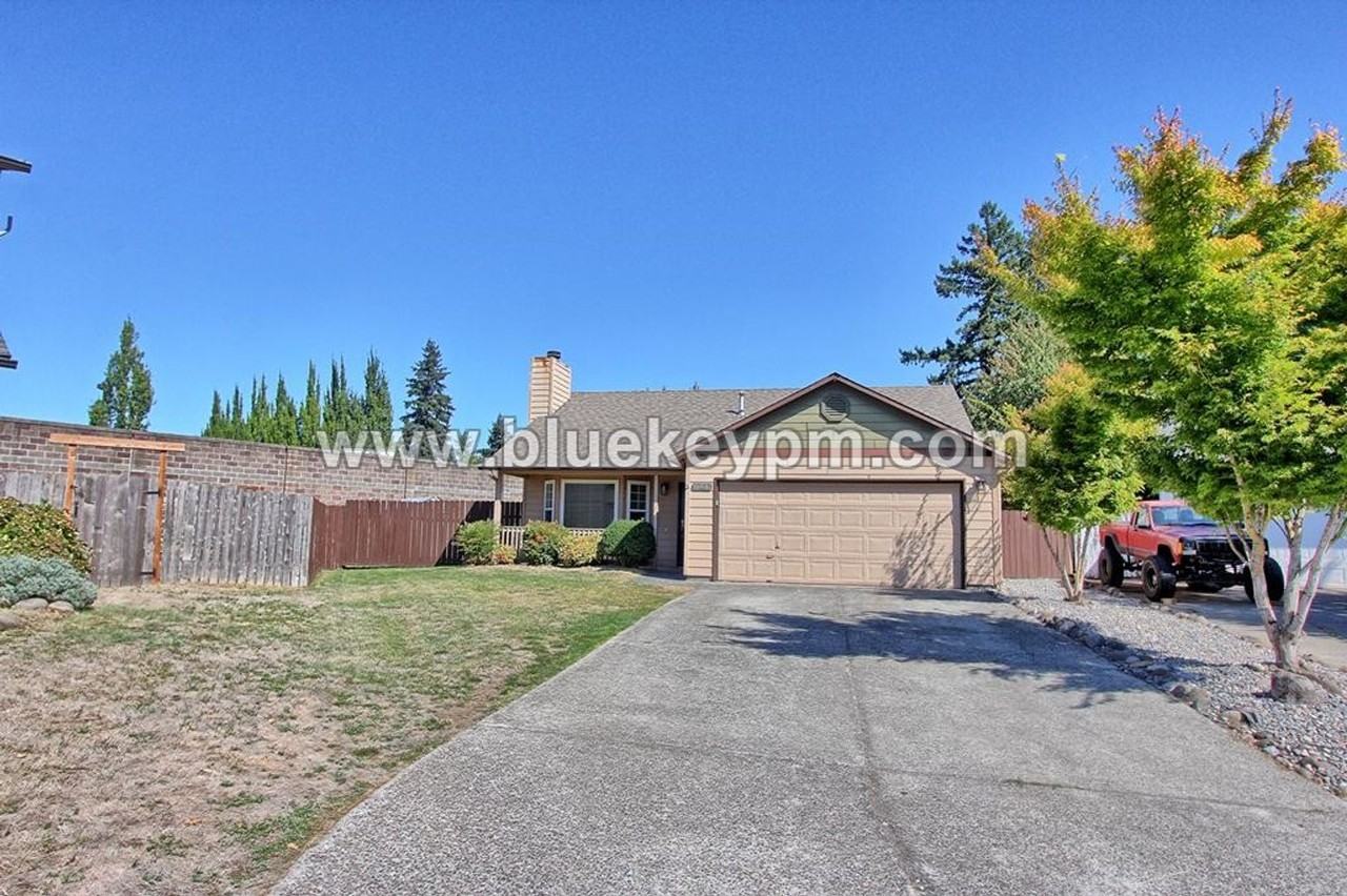 8303 Ne 136th Ave - Photo 2 of 13