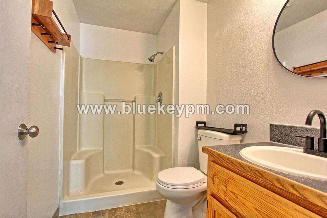 8303 Ne 136th Ave - Photo 6 of 13