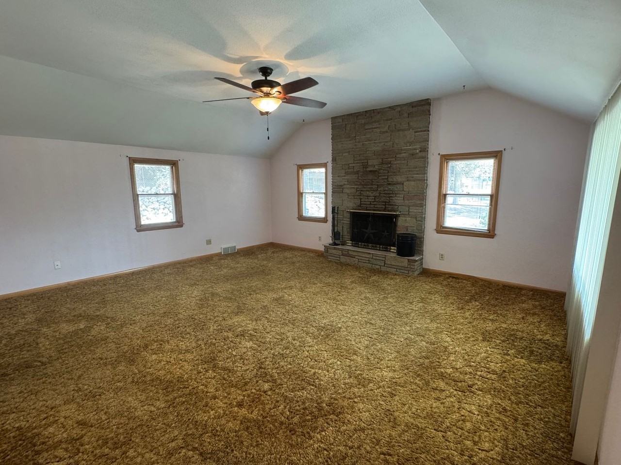 720 N Bell St - Photo 2 of 20