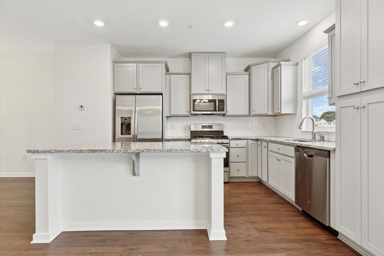 1865 Boulder Dr - Photo 4 of 29