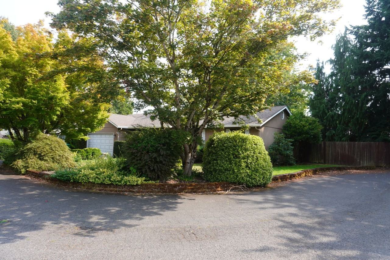4631 Nw Lincoln Ave - Photo 3 of 26