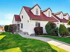 featured image of 435 Nicklaus Ct