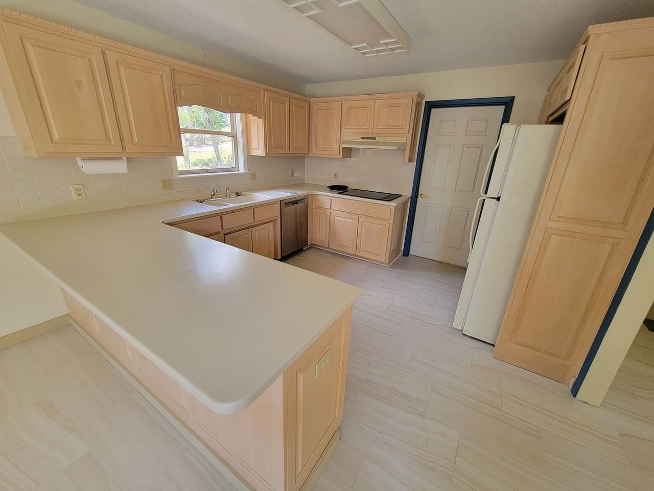 5081 Cypress Lake Dr - Photo 6 of 21
