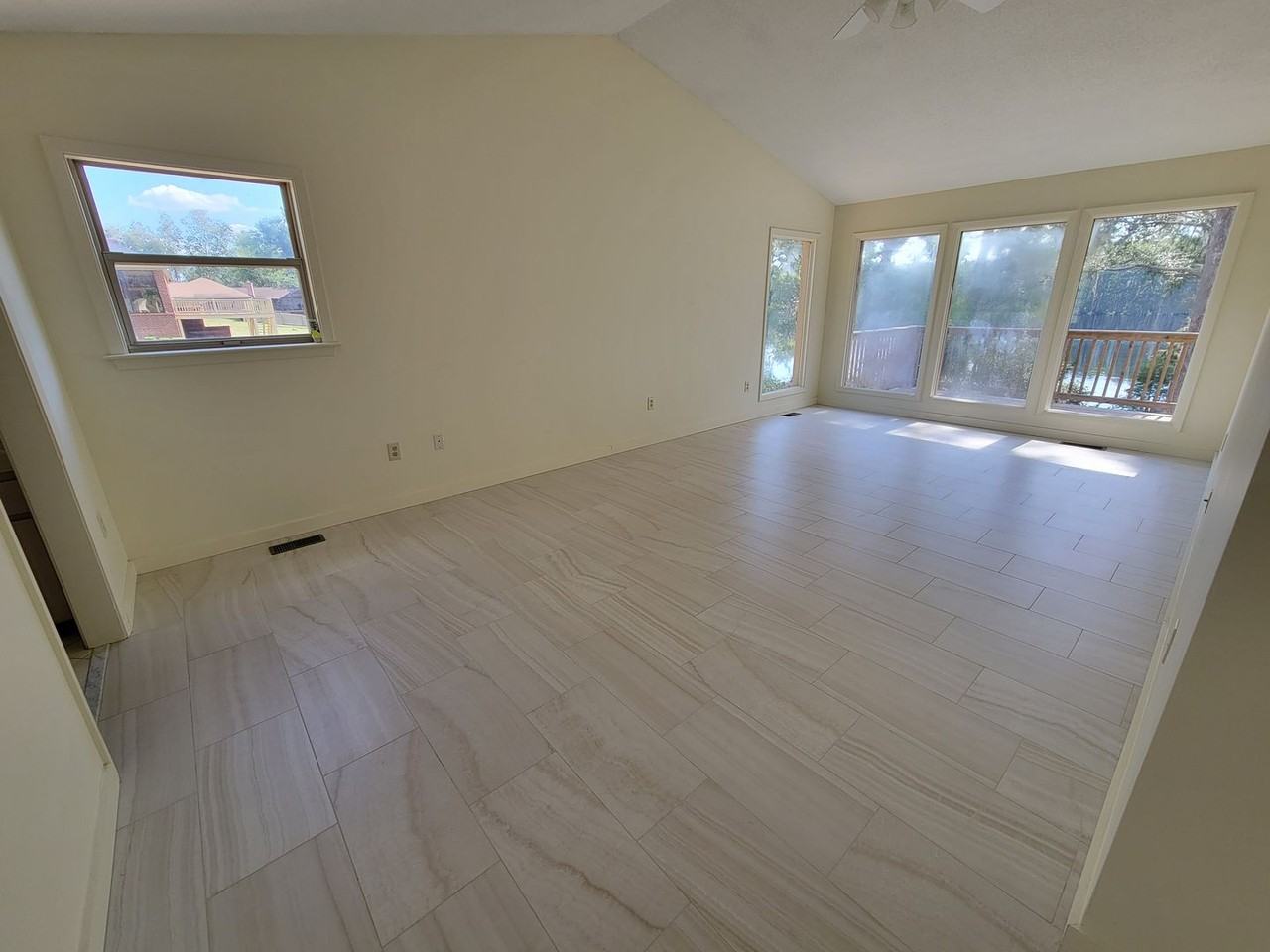5081 Cypress Lake Dr - Photo 7 of 21