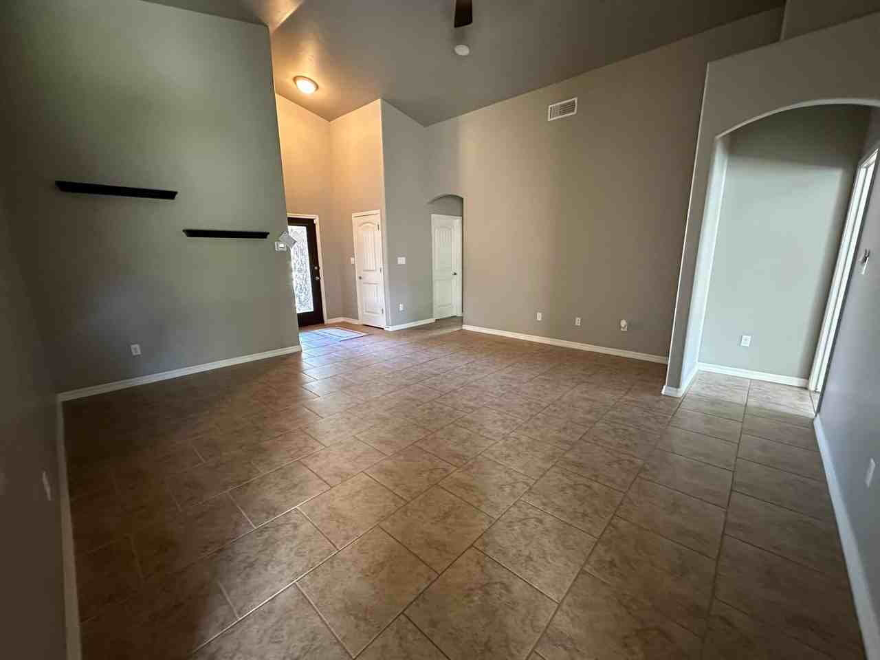 1831 Amber Dr - Photo 5 of 18