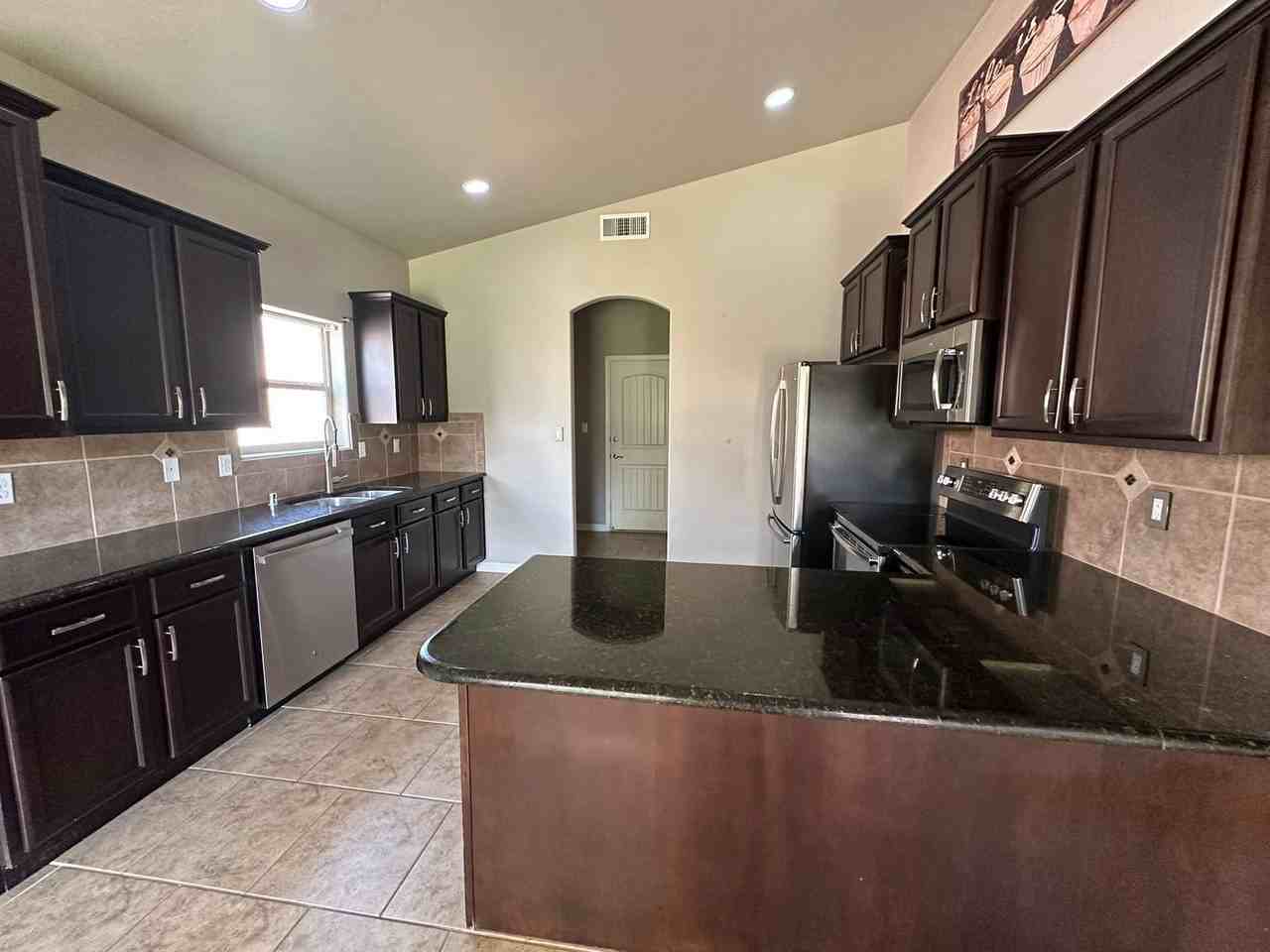 1831 Amber Dr - Photo 6 of 18