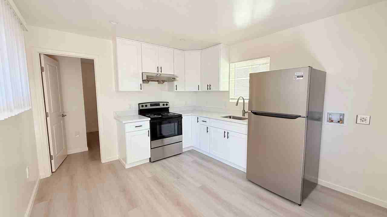 494 Meek Ave - Photo 2 of 14