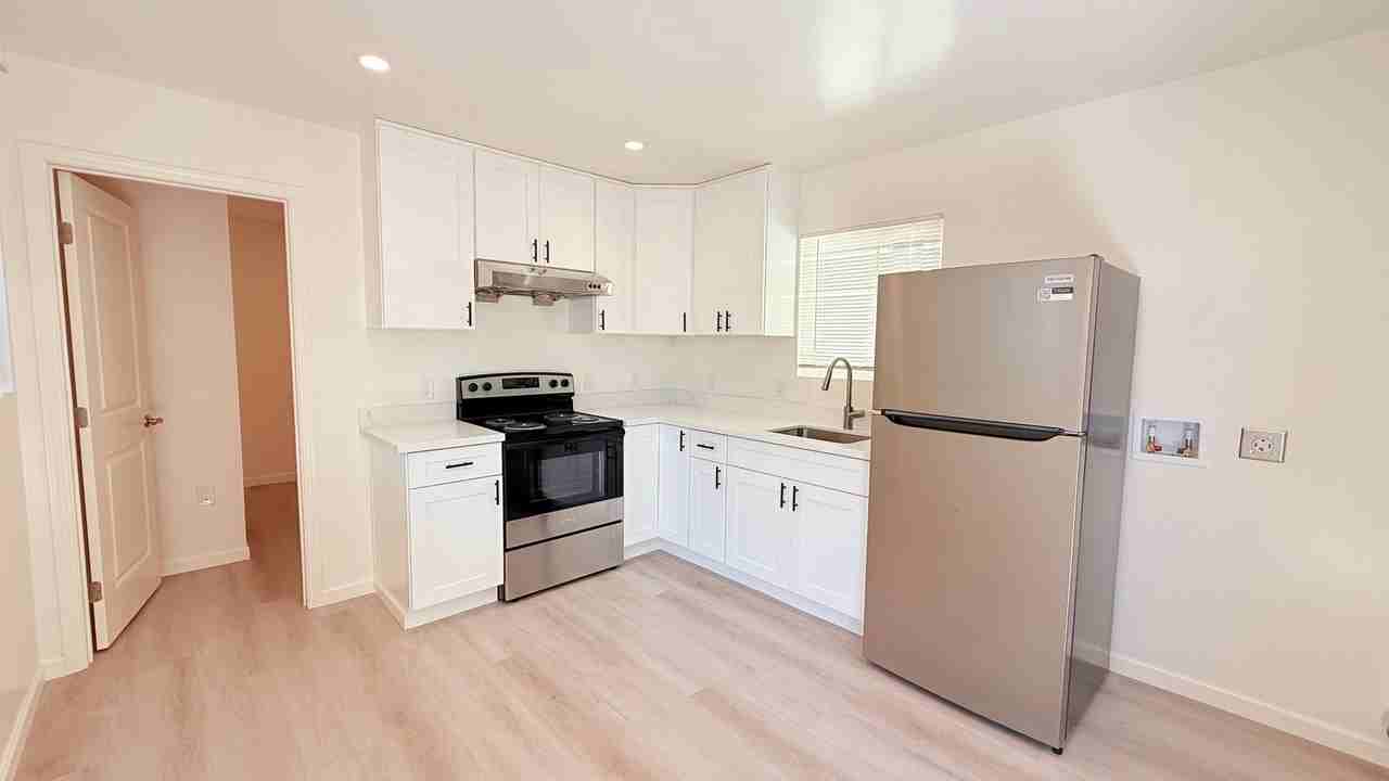 494 Meek Ave - Photo 3 of 14