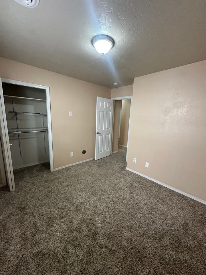 4258 S Glenmere Way - Photo 7 of 28