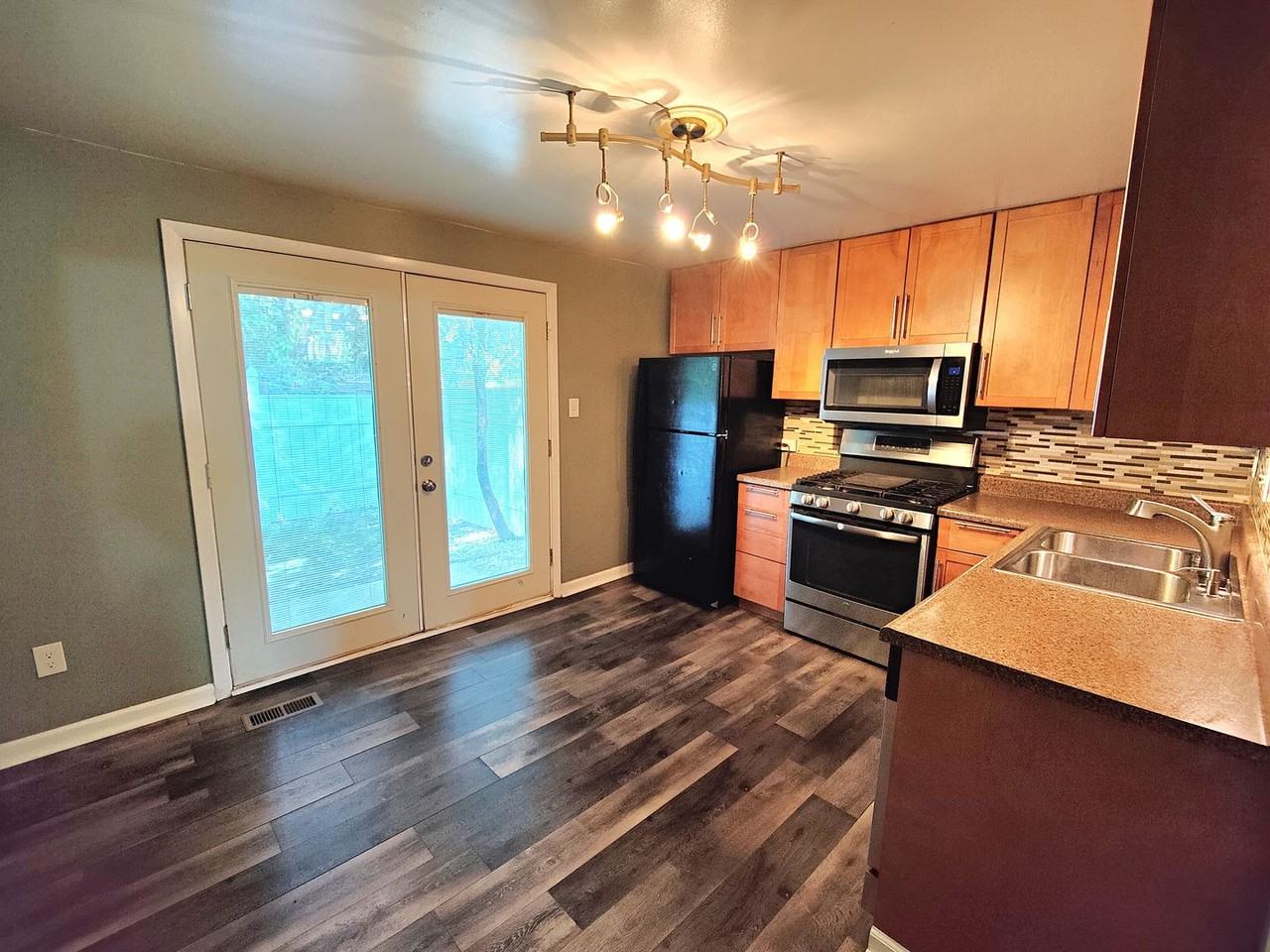 3259 Langfitt Ave - Photo 3 of 24