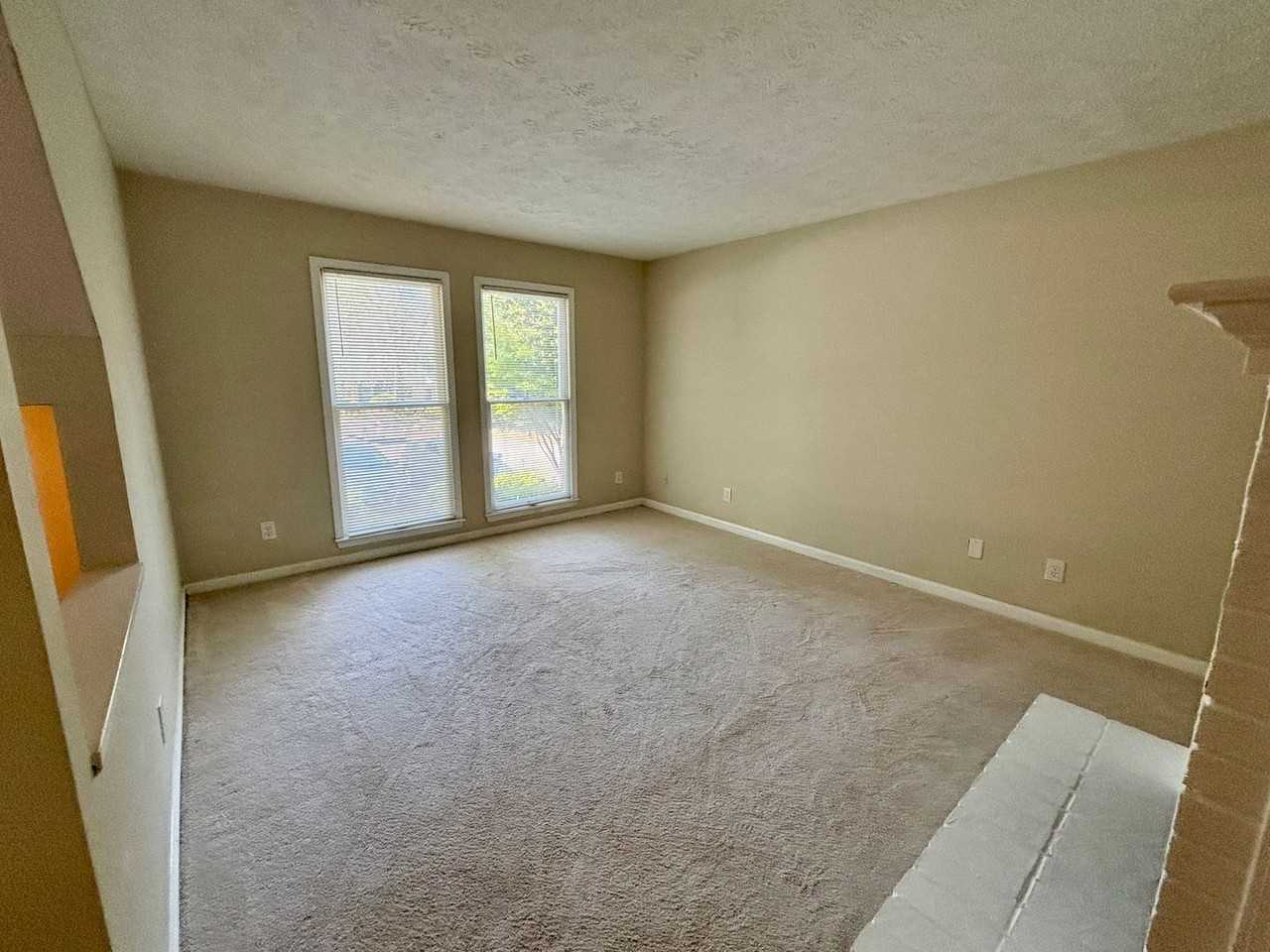 666 Stratford Green Way - Photo 6 of 22