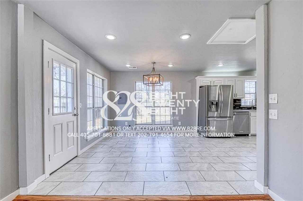 1025 Missouri St - Photo 3 of 21