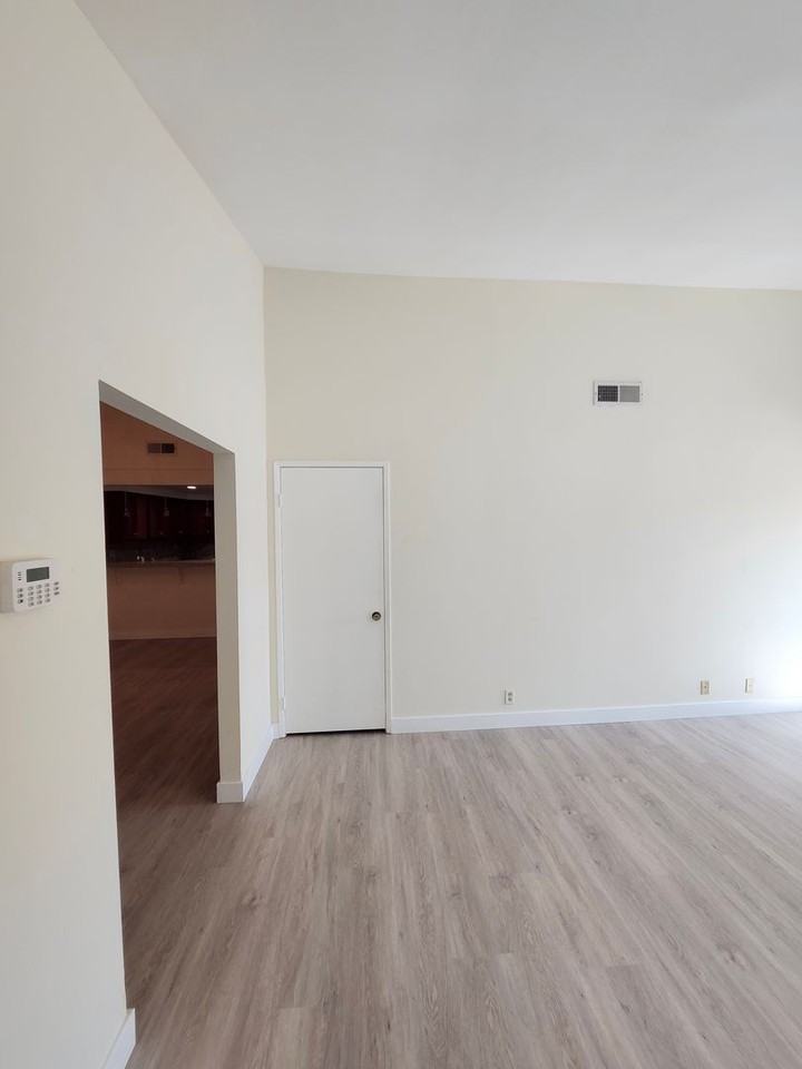 2417 E Gloria St - Photo 3 of 50