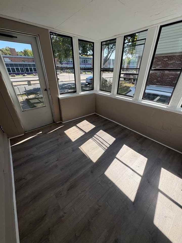 183 Reynolds St - Photo 2 of 13