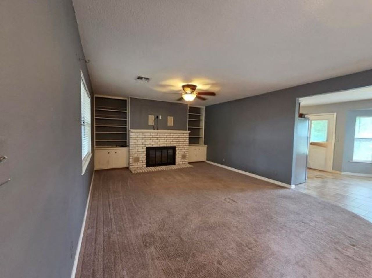 112 Broadmoor Dr - Photo 2 of 15