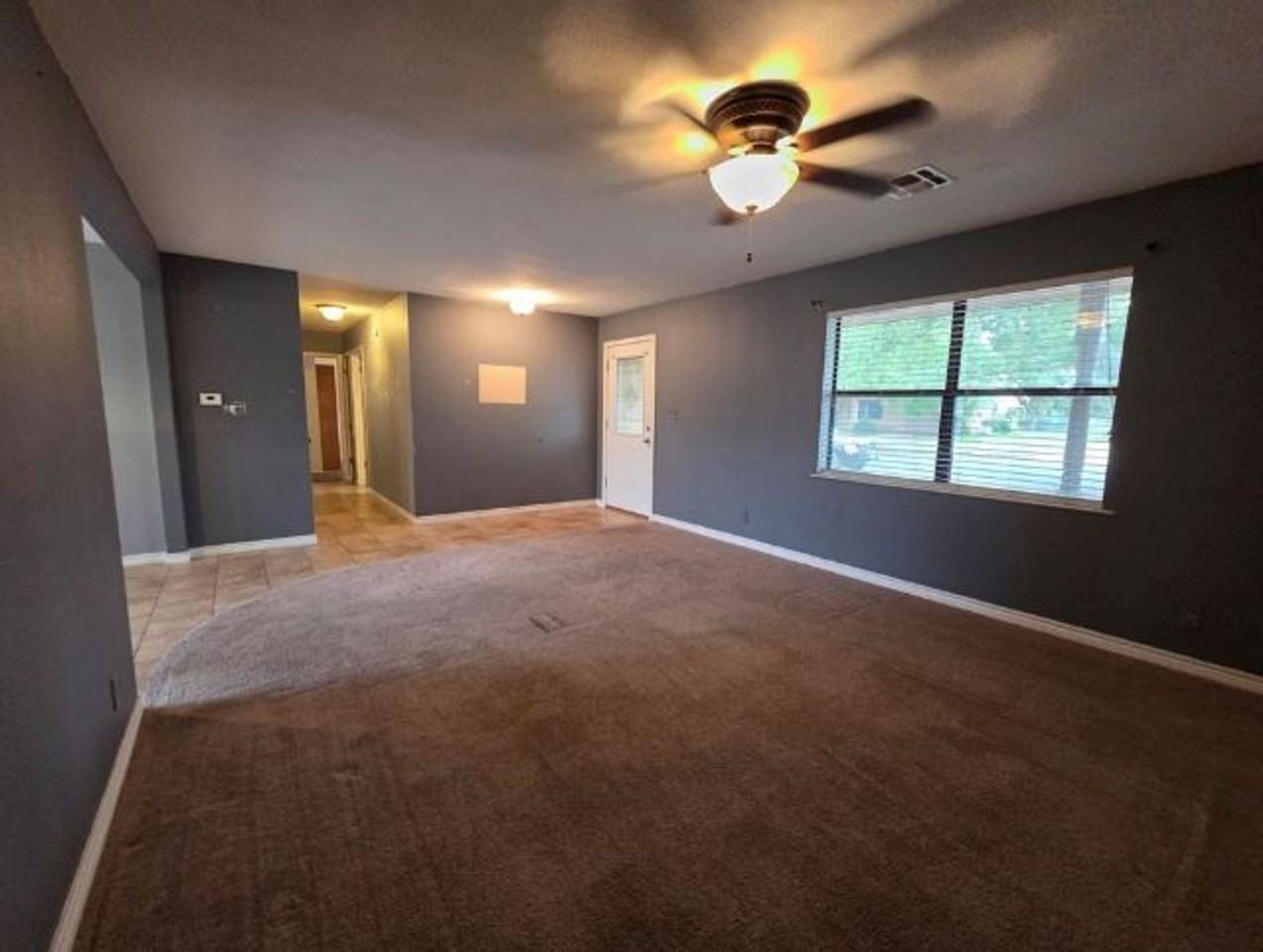 112 Broadmoor Dr - Photo 3 of 15