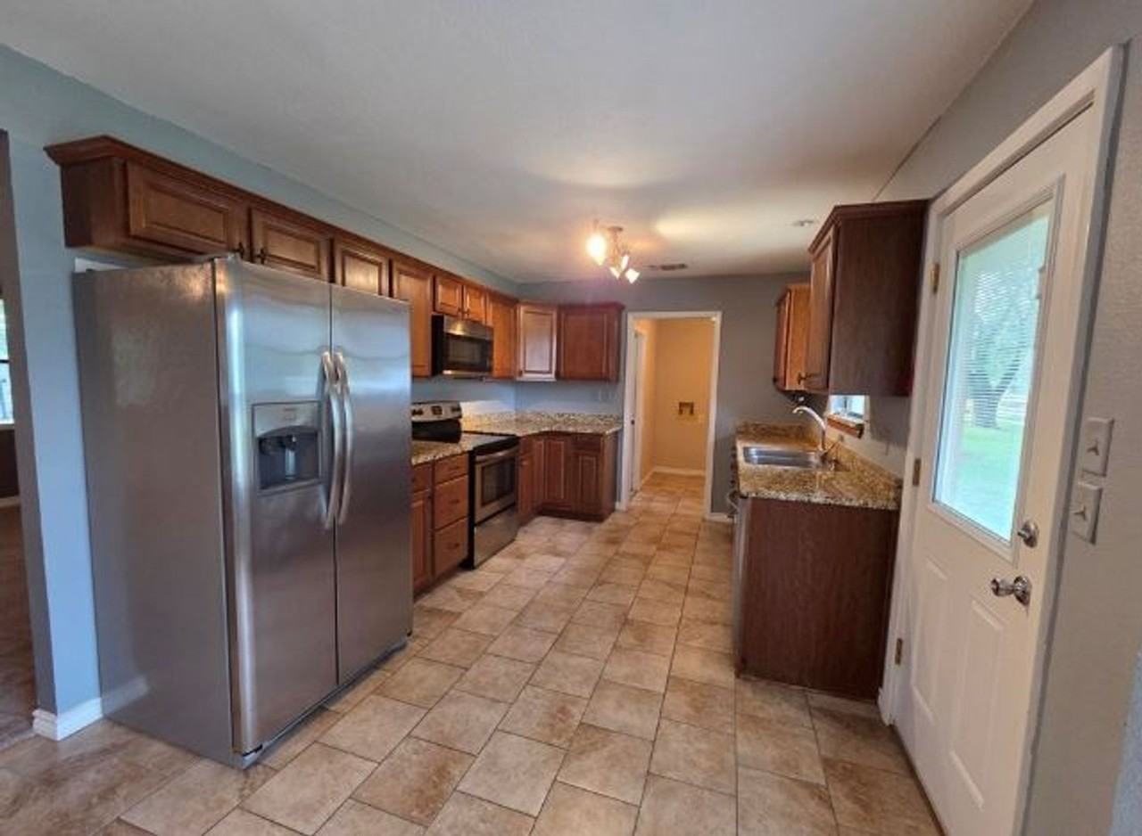112 Broadmoor Dr - Photo 5 of 15