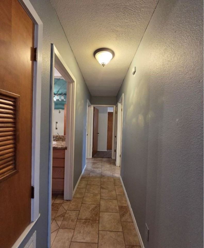 112 Broadmoor Dr - Photo 7 of 15