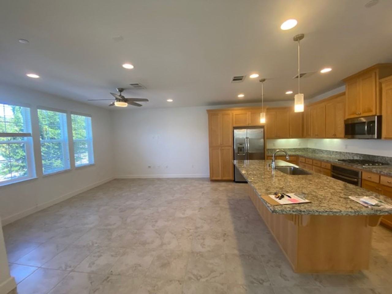 206 9th St - Photo 4 of 27