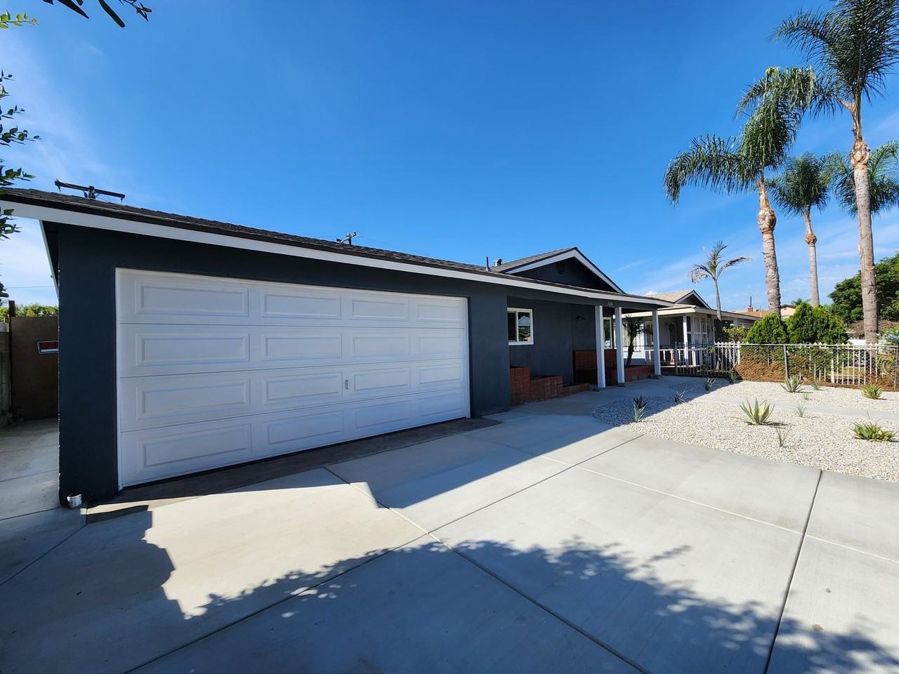 1636 W Myrtle St - Photo 2 of 15