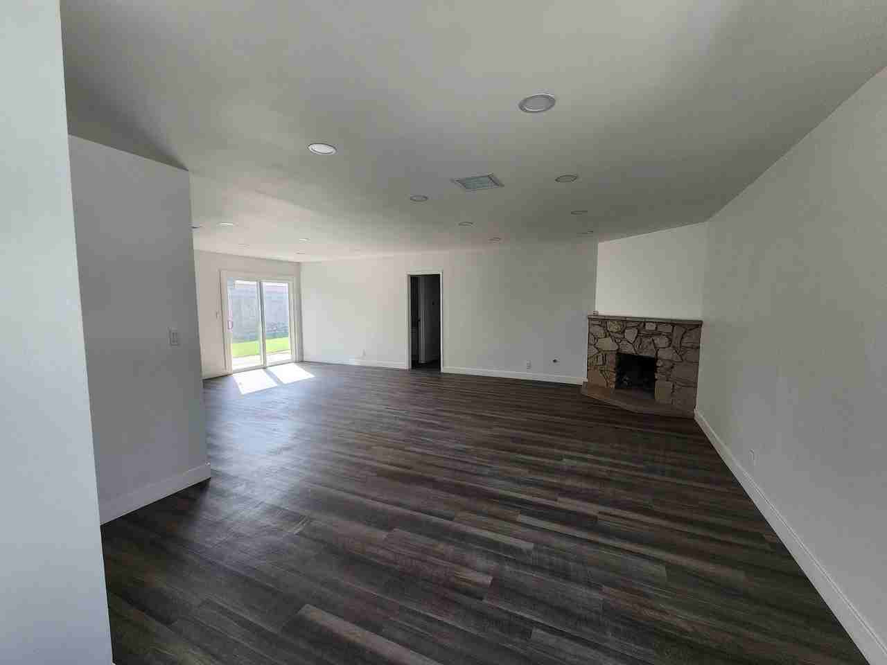 1636 W Myrtle St - Photo 3 of 15