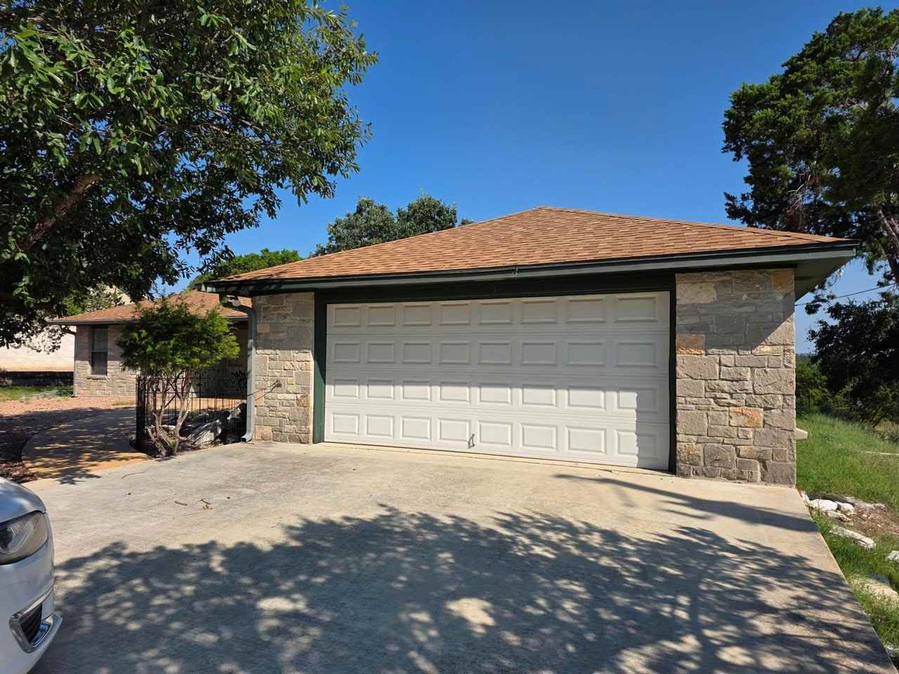 123 Sam Houston Dr - Photo 2 of 28