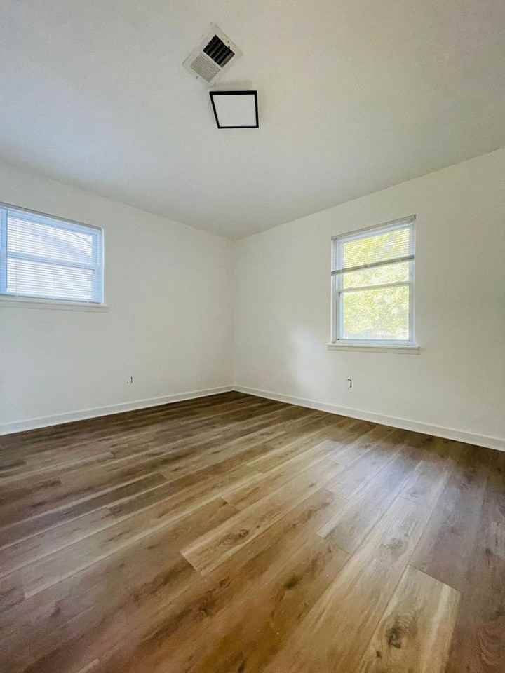 1900 Green Acres Rd - Photo 5 of 8