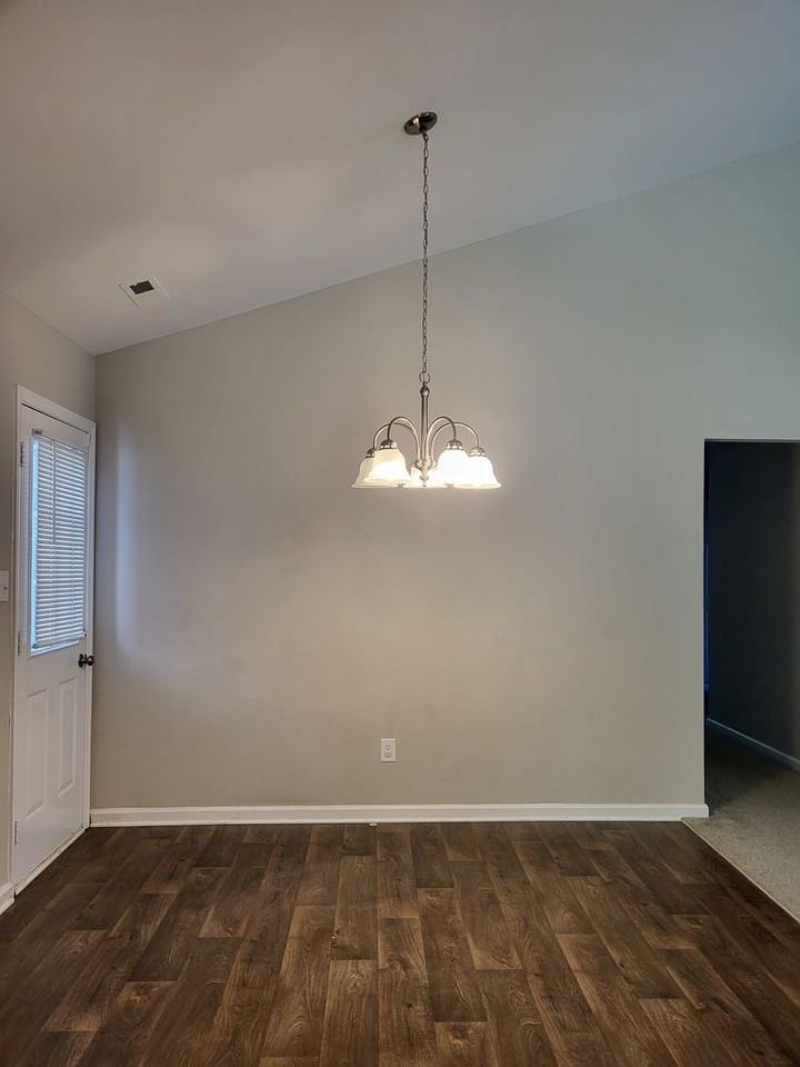 7731 Ivy Hollow Dr - Photo 4 of 17