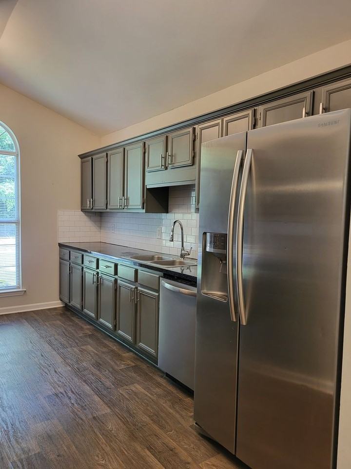 7731 Ivy Hollow Dr - Photo 6 of 17
