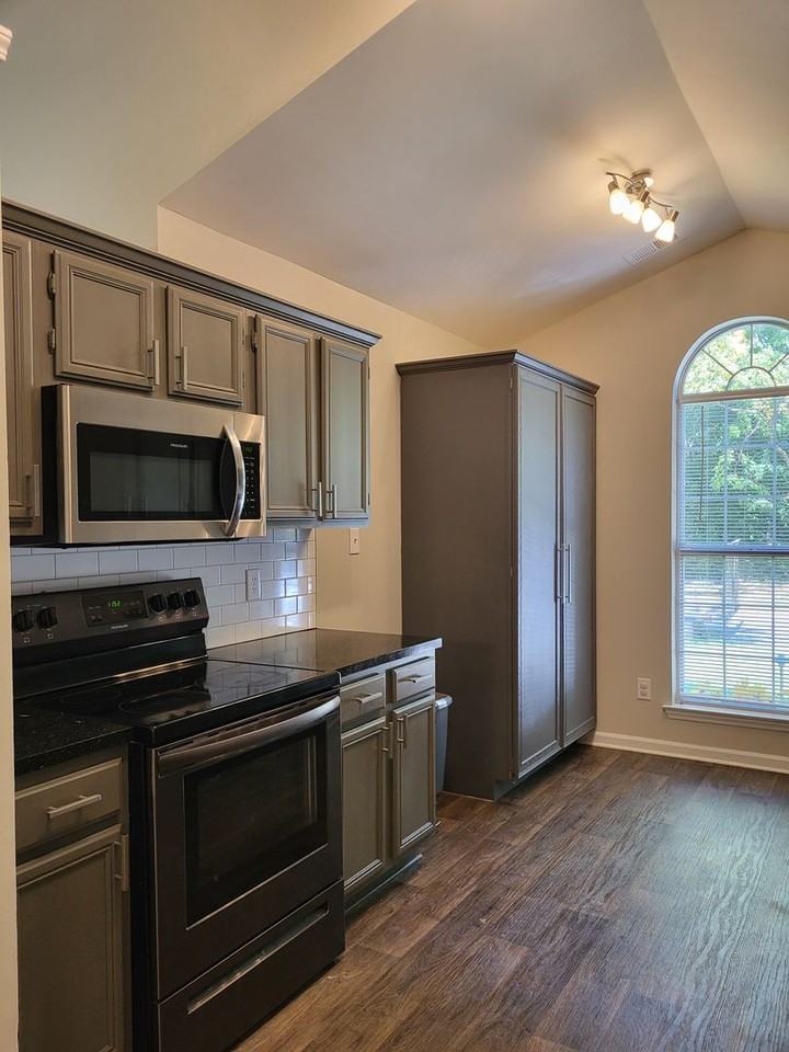 7731 Ivy Hollow Dr - Photo 7 of 17