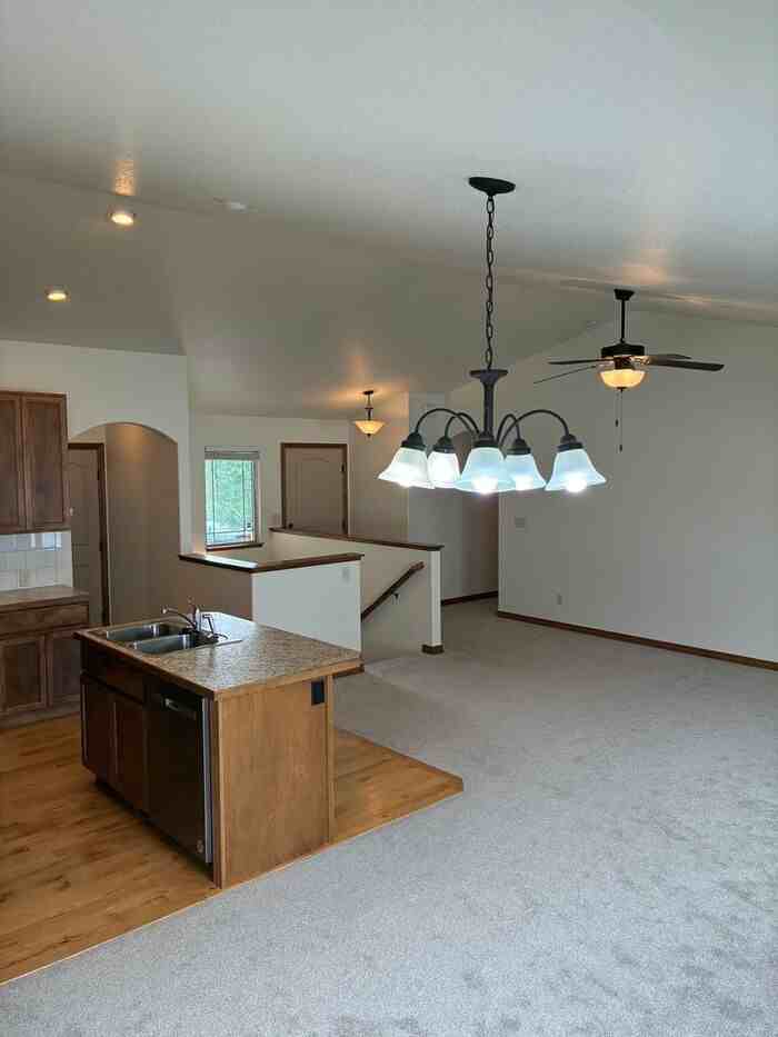 6949 Sumner St - Photo 2 of 25