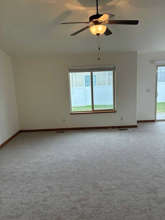 6949 Sumner St - Photo 3 of 25