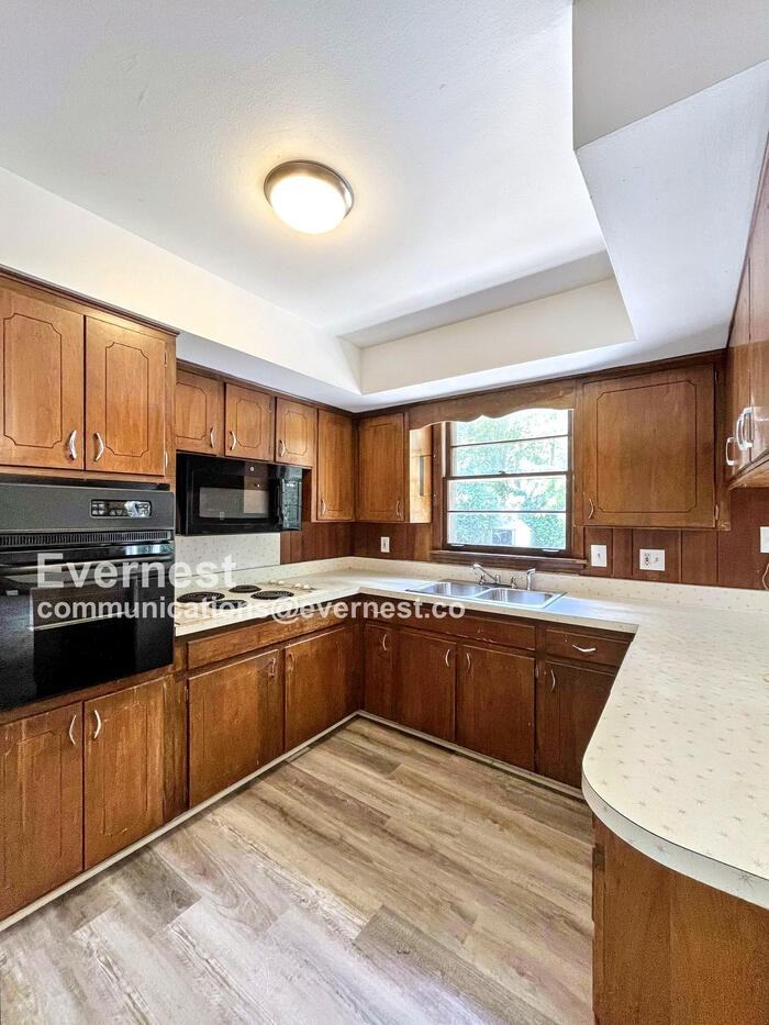 7451 Stacy Dr - Photo 3 of 23