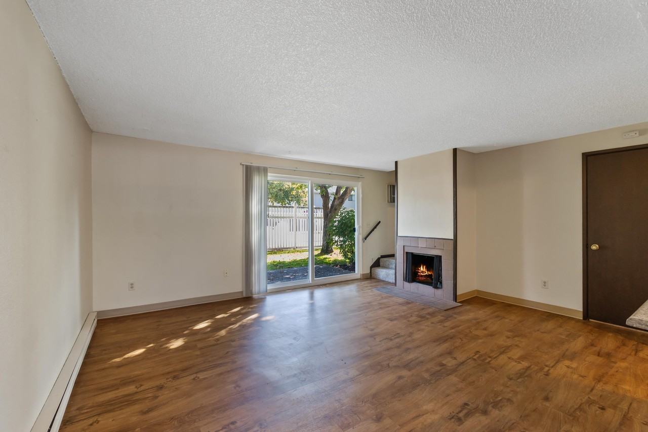 815 W Bellwood Dr #21 - Photo 2 of 8