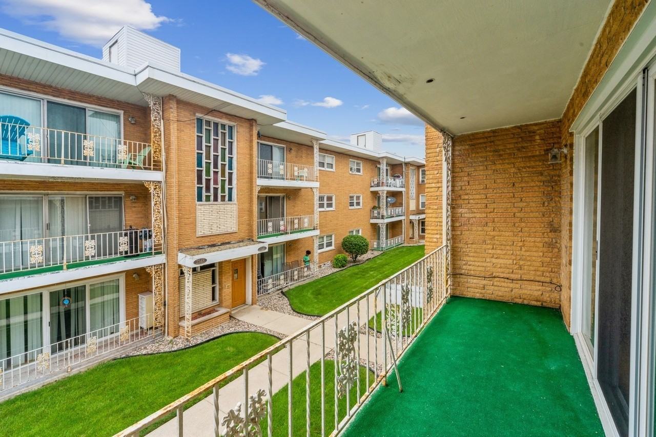 2334 West 111th Street #2 - Photo 7 of 10