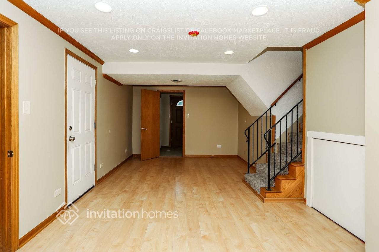 7442 160th St - Photo 5 of 18