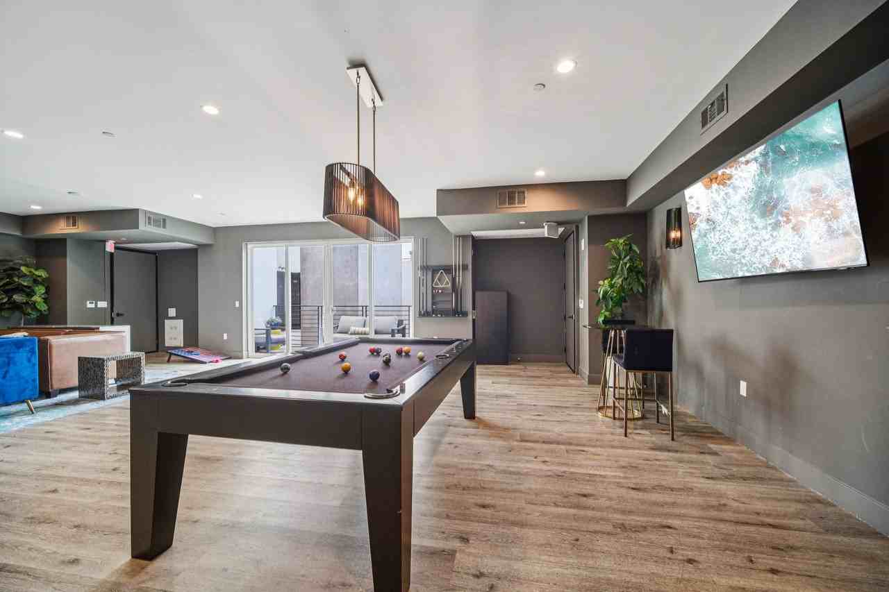 Destination NoHo - Photo 5 of 44