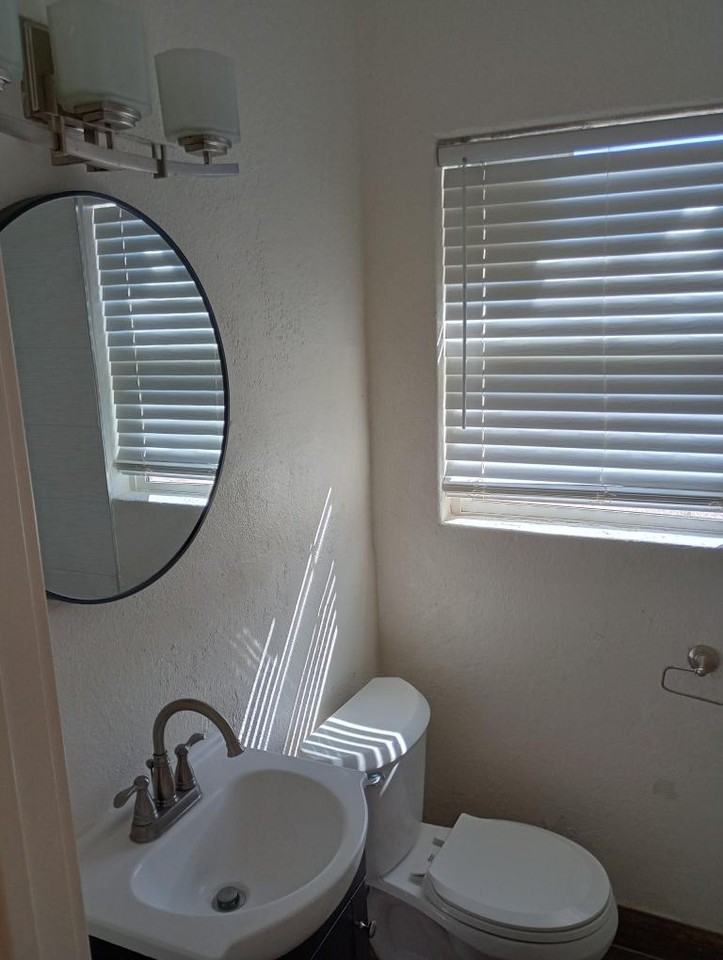 301 N Sunshine Blvd #9 - Photo 5 of 14