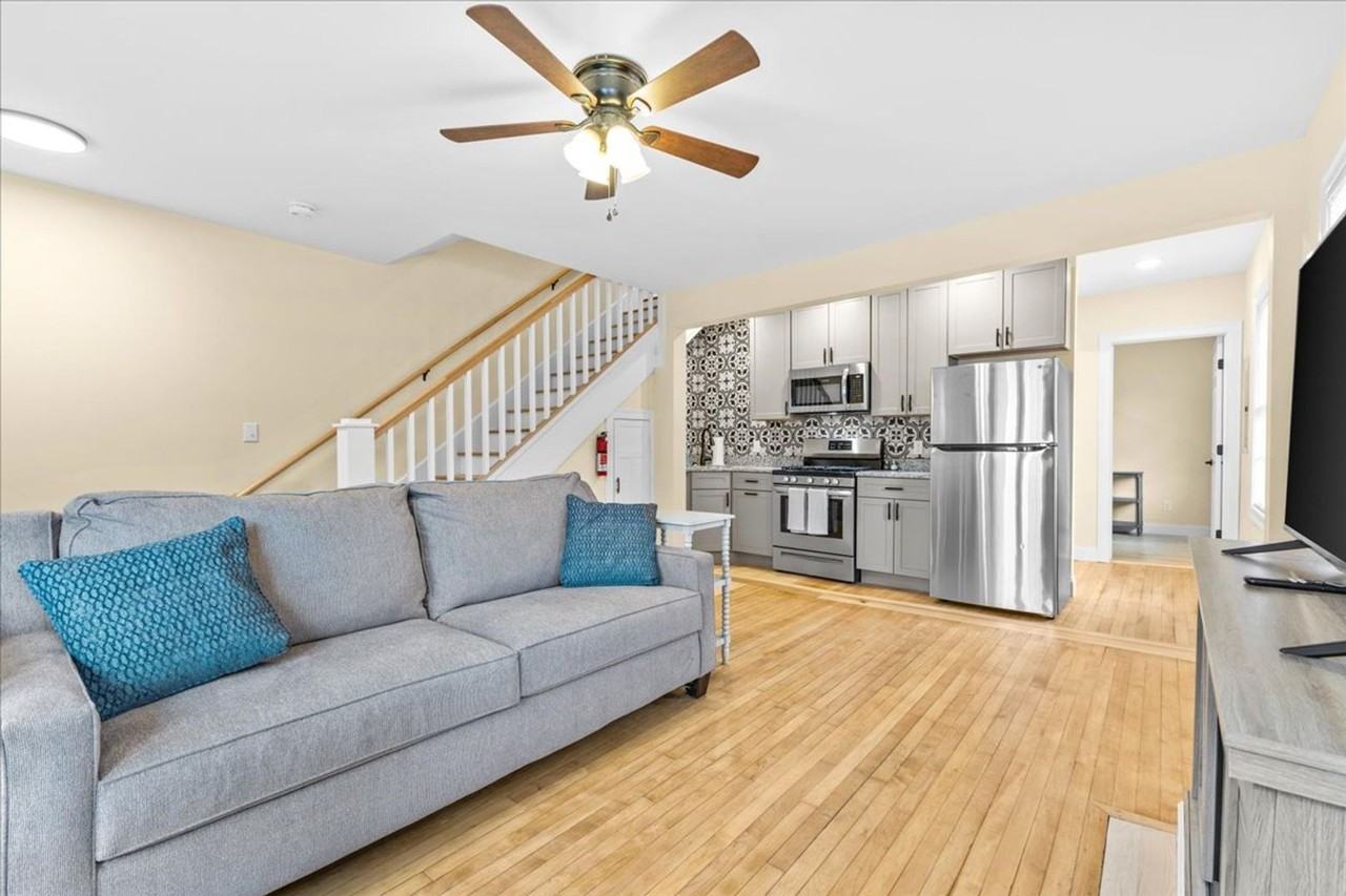 Campus Ct - Photo 3 of 39