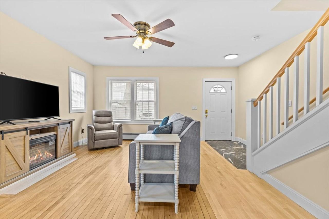 Campus Ct - Photo 4 of 39