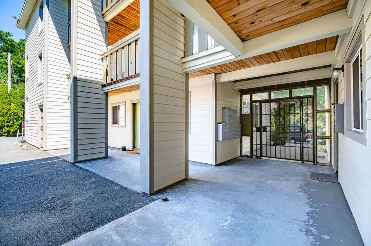 301 Apartments in the heart of Beacon Hill - Photo 4 of 38