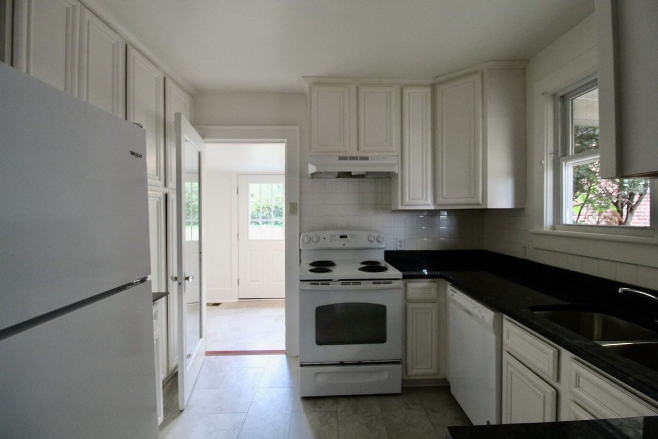 805 S High St - Photo 7 of 39
