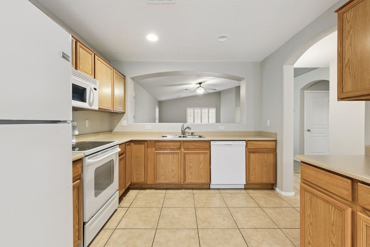 3642 East Timberline Road - Photo 4 of 31