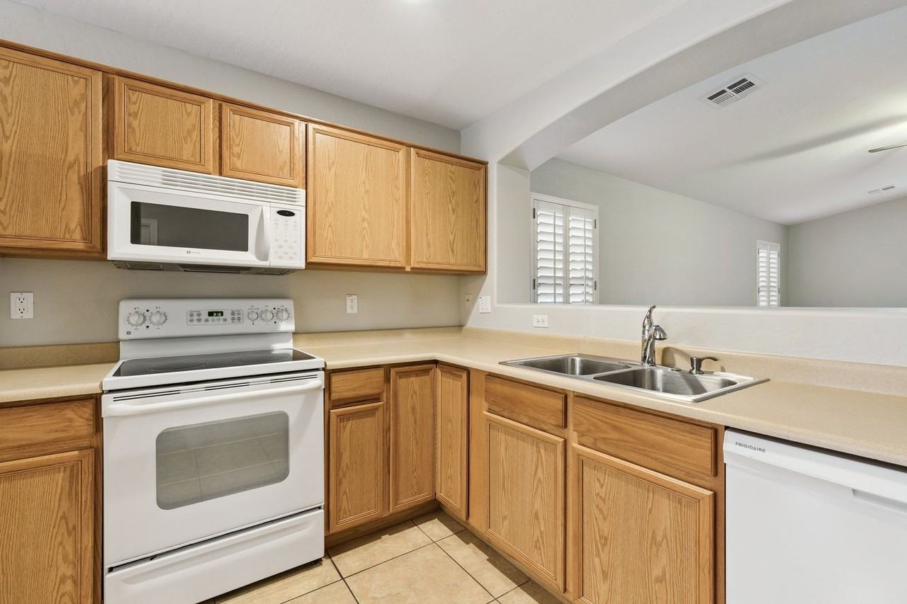 3642 East Timberline Road - Photo 5 of 31