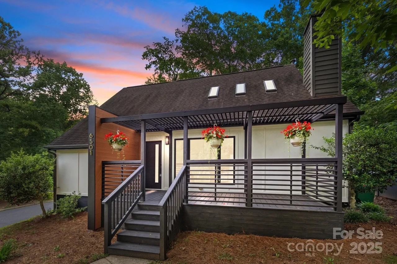 6501 Piney Path Rd - Photo 3 of 33