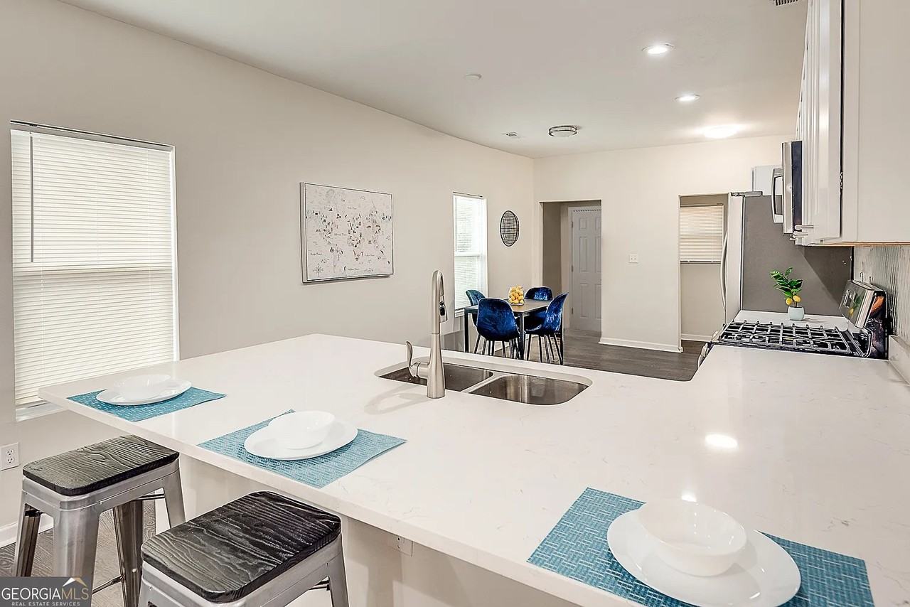 996 Fair St Sw - Photo 2 of 8